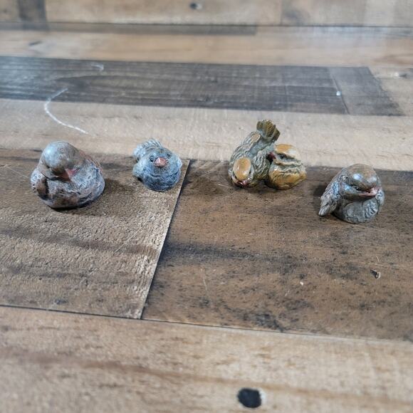 Vintage Birds A Set Of 4 Resin Birds The Tallest is approx.1.5" Tall - Picture 1 of 8
